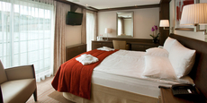 Suite (S)